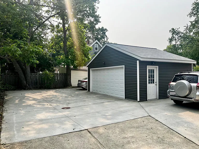 2205 Eldred Ave — Photo 22