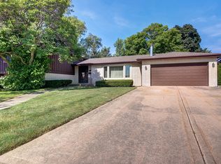 422 N Lancers Dr, Addison, IL 60101