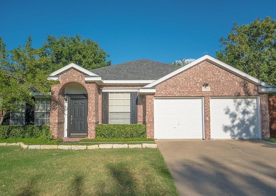 1st image of 1313 Meadowbrook Dr