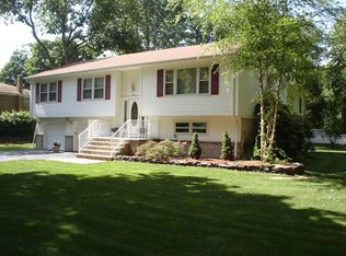 1 Lindy Rd, Wayne, NJ 07470
