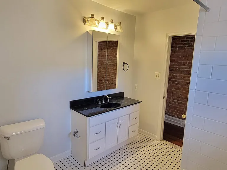 926 S Hanover St — Photo 20