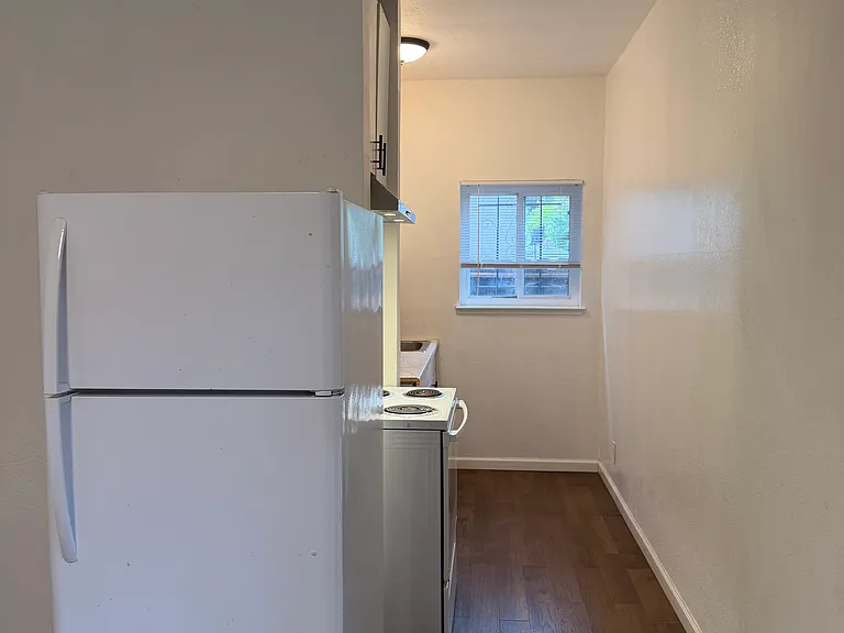 234 5th Ave #9 — Photo 3