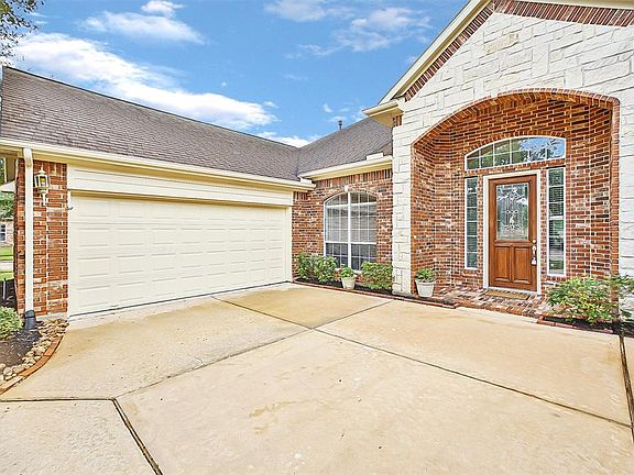 2nd image of 1814 Silver Brook Ln