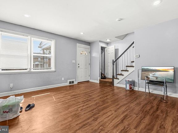 5th image of 1636 Pentwood Rd