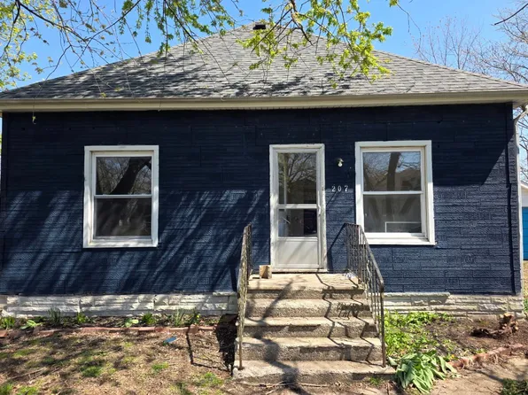 207 N 1st St, Witt, IL 62094