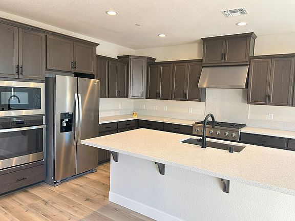 4th image of 8360 Grenache St