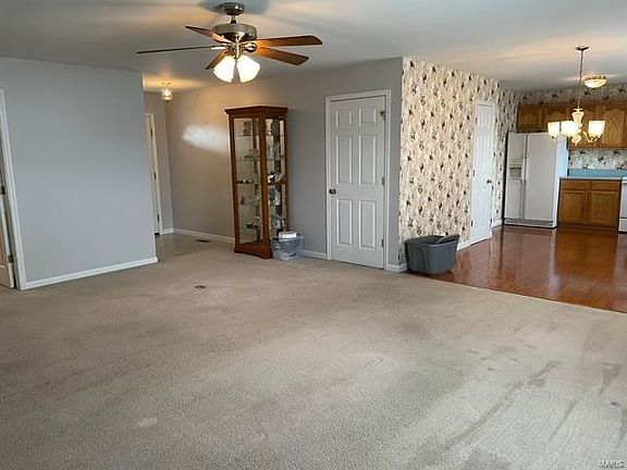 3rd image of 306 Lyons Dr