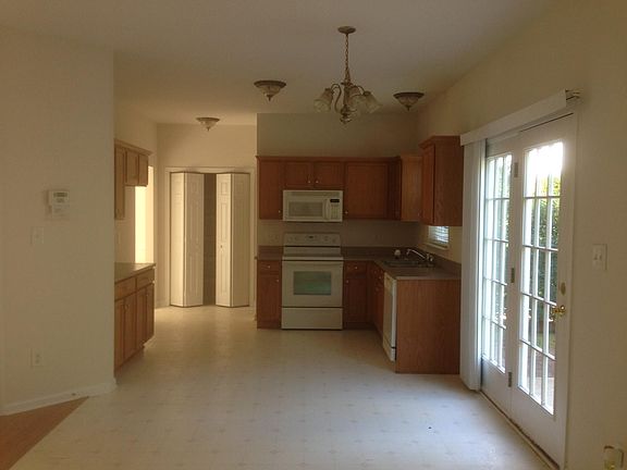 2nd image of 112 Vance Crescent Dr