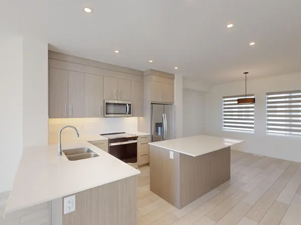 335 Creekside Way SW #403, Calgary, AB T2X 5B2