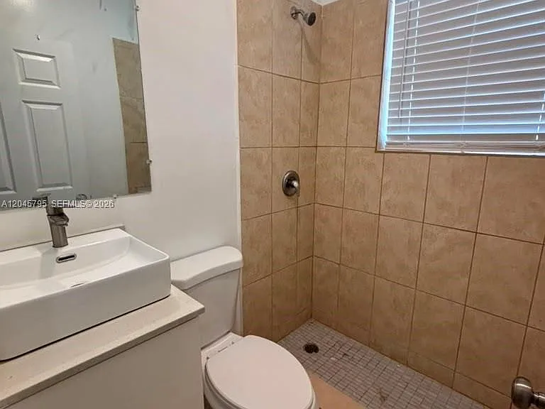 1051 NW 2nd St #15 — Photo 11