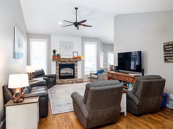 4th image of 636 Prescott Ln