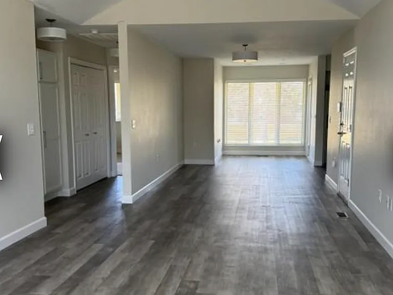 991 Hope Dr — Photo 5
