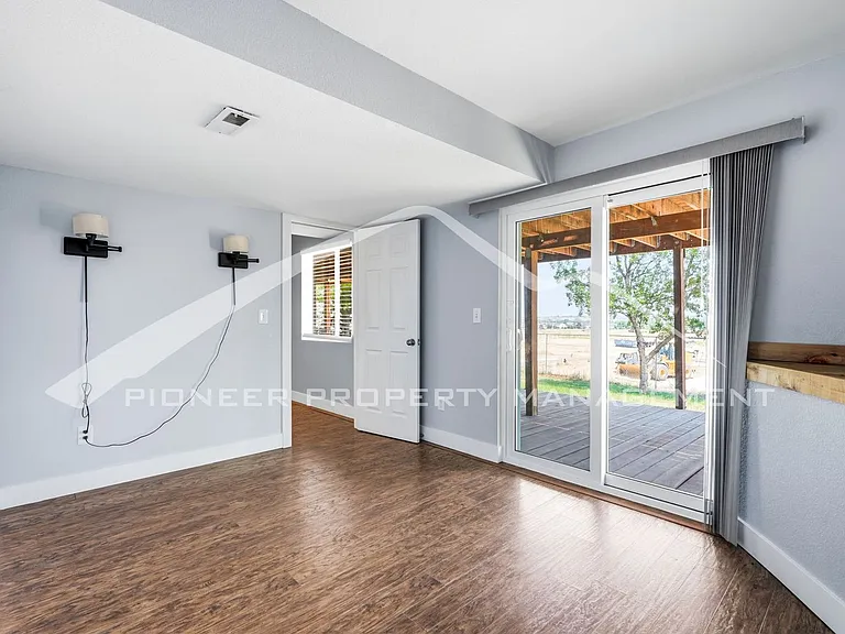 333 Sanders Cir — Photo 22