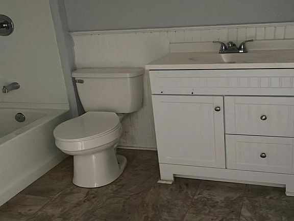 5th image of 501 Stuart St Unit 1