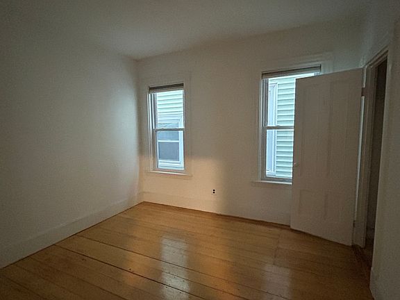 5th image of 27 Marney St