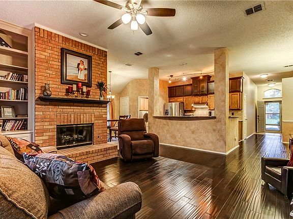 4th image of 2727 Chatsworth Dr