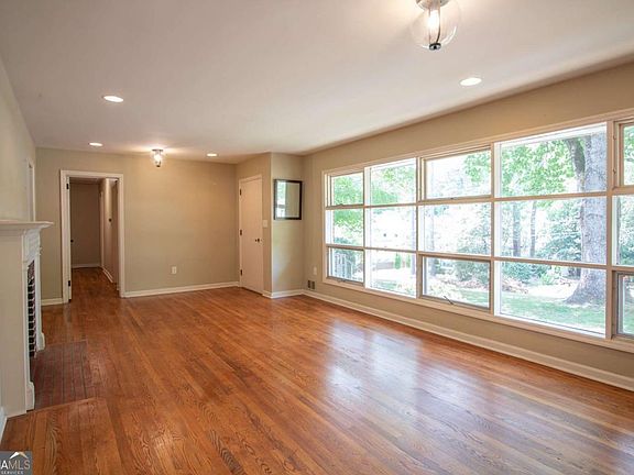 5th image of 325 Fortson Dr