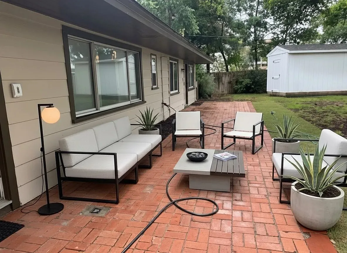 4 bed, 2267 sqft, $2,500 — Photo 2