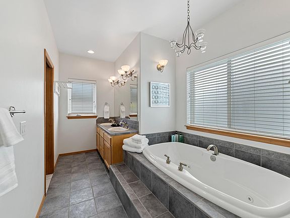 4th image of 289 Burke Dr