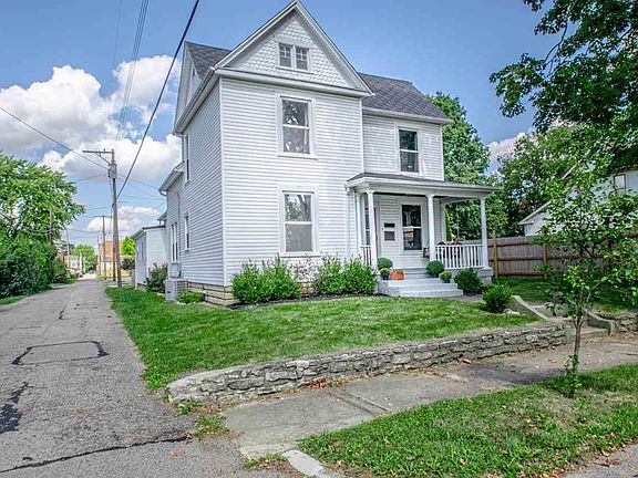 3rd image of 11 E Oak St