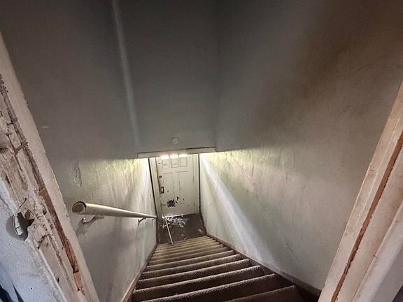 2nd image of 1305 N Horsman St