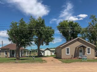 102-104 N Cemetery Rd, Lakin, KS 67860