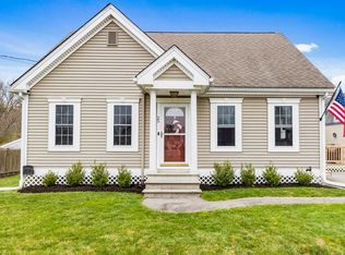 25 Holly St, Halifax, MA 02338
