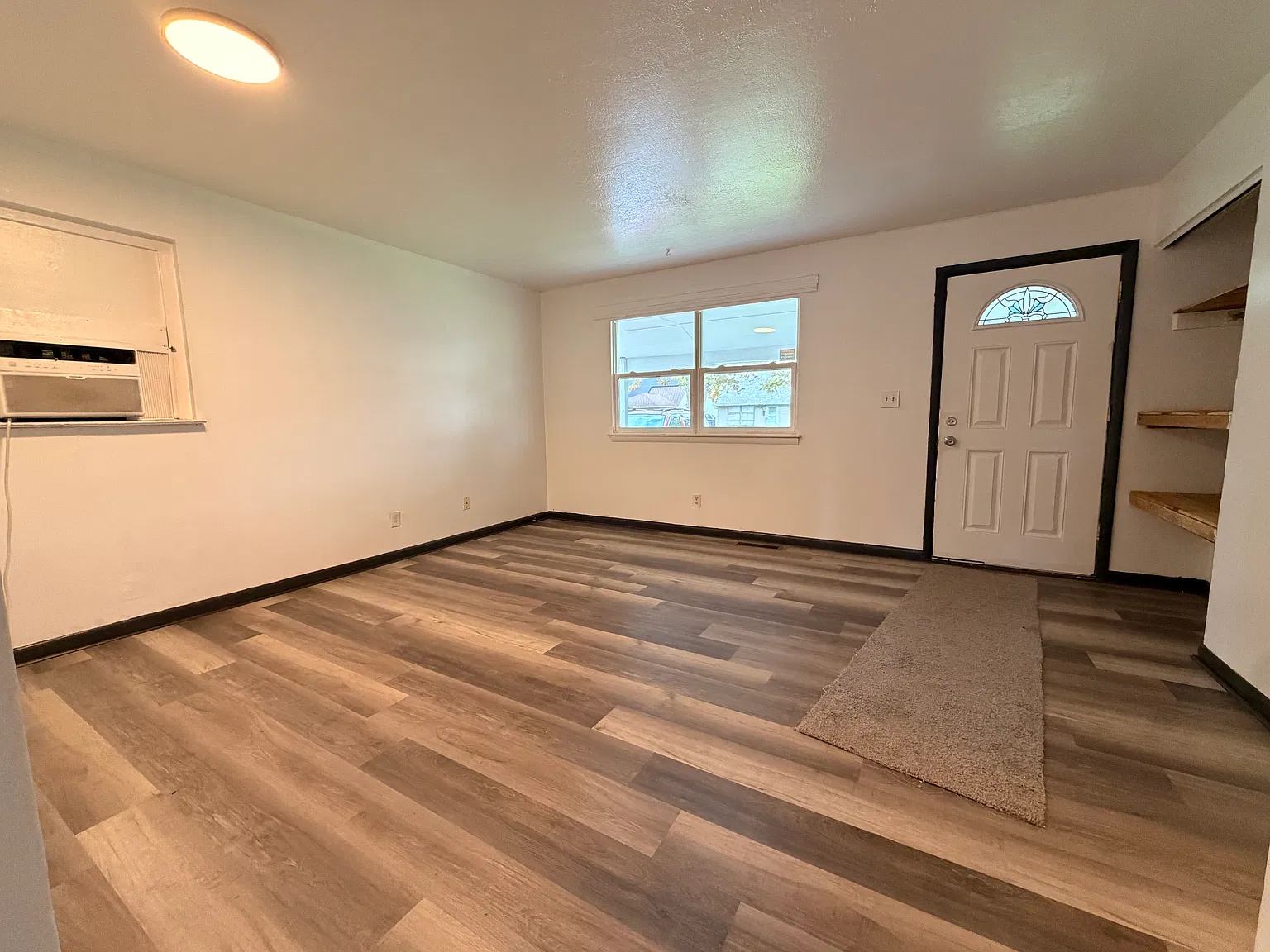 3 bed, 912 sqft, $1,575 — Photo 4