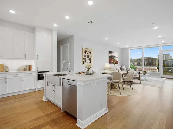 3 Somerset Ln, Edgewater, NJ