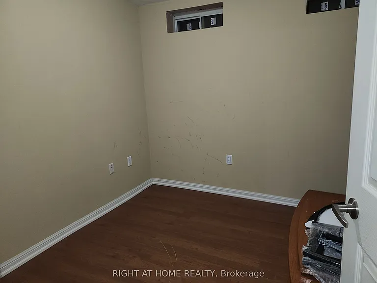 786 Bolingbroke Dr — Photo 20