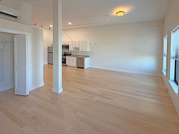 3rd image of 105 Paige St #1ee8f7063