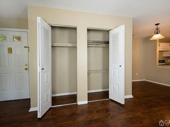 5th image of 136 Pennsylvania Way