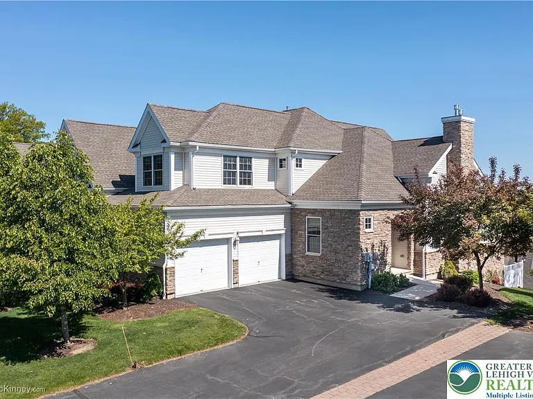 290 Inverness Cir — Photo 1