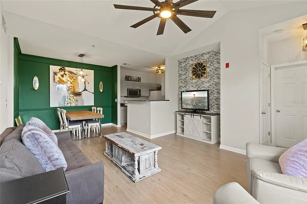 2 bed, 2.0 bath, 1048 sqft, $1,700 — Photo 4