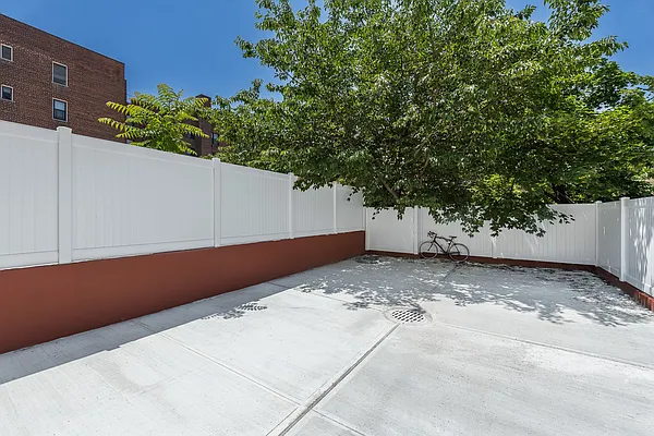 Sold by Amorelli Realty | media 24