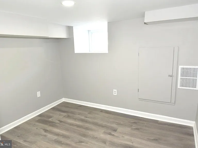 2225 W Baltimore St — Photo 42