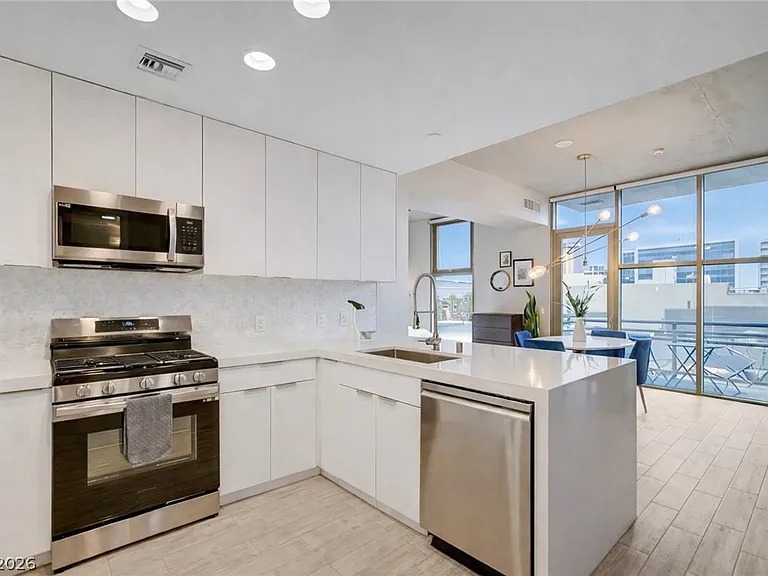 353 E Bonneville Ave #581 — Photo 8