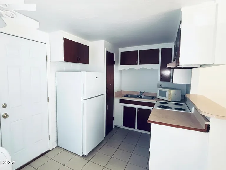 1990 W Amy Pl #B — Photo 4