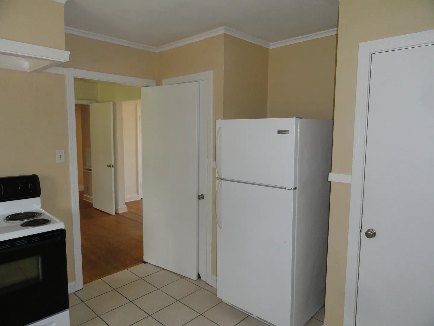 Ashley 212 — Photo 2