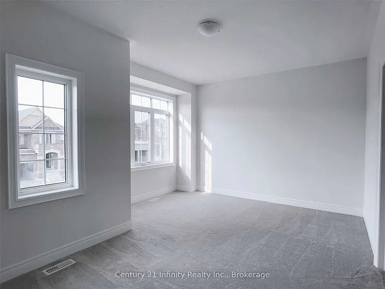 9 Saint Ives Cres — Photo 20