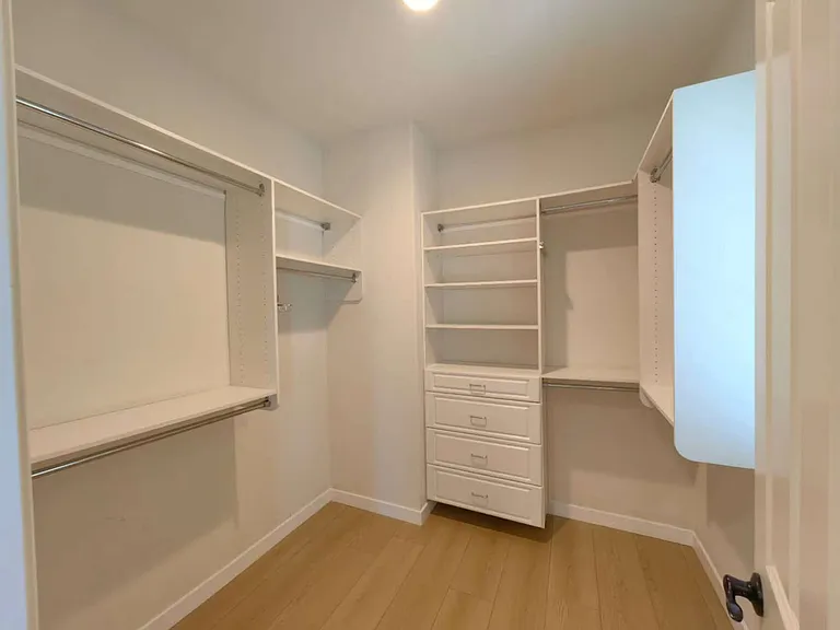 walking closet