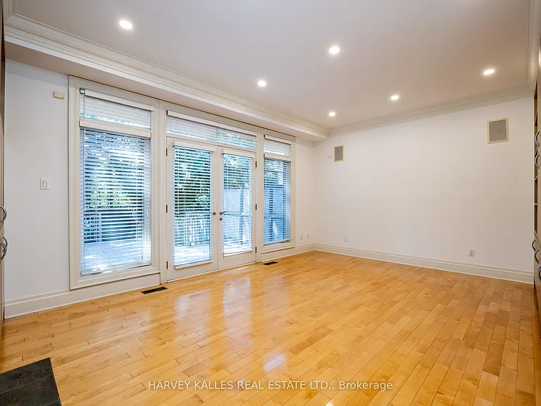 495 Deloraine Ave — Photo 21