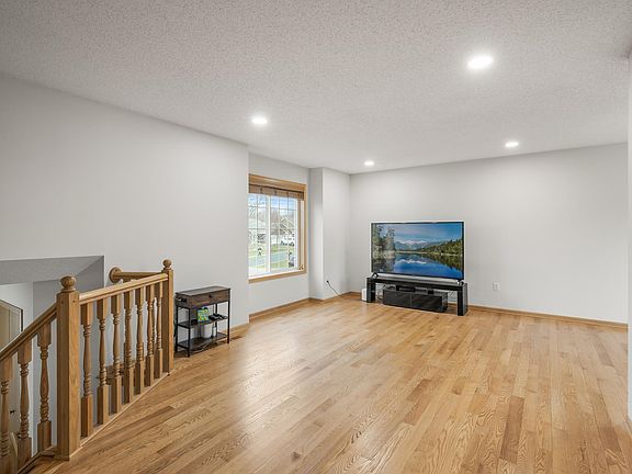 5th image of 664 Highland Trl