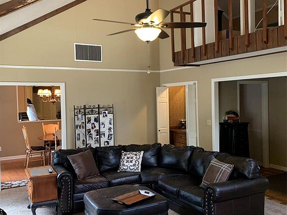 4th image of 215 W Castlewood Dr