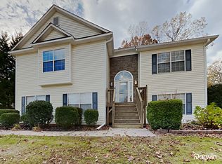 3931 Robindale Dr, Douglasville, GA 30135