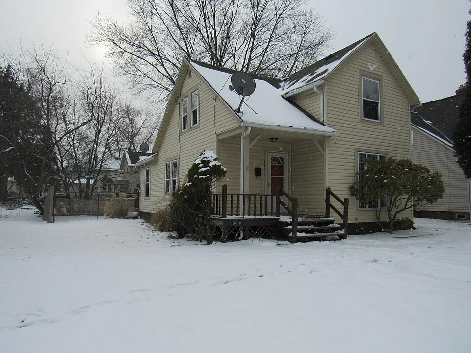 330 Sackett Ave