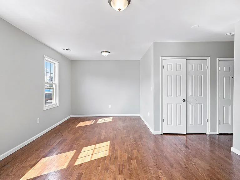 240 Halsted St — Photo 11