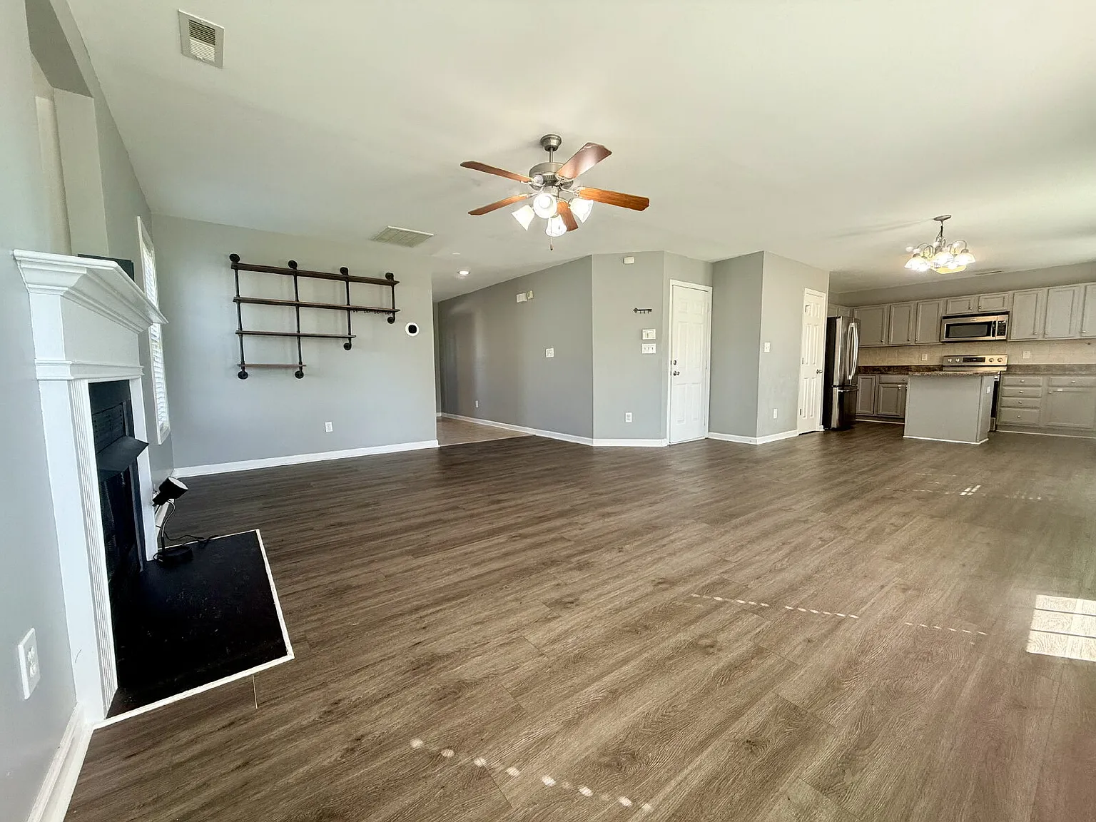 3 bed, 2.5 bath, 1740 sqft, $1,850 — Photo 3