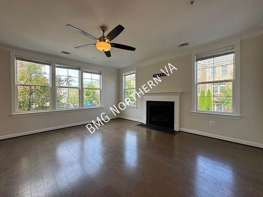 13740 Endeavour Dr — Photo 3