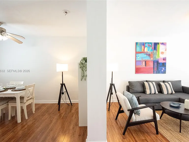 1150 Euclid Ave #205 — Photo 3